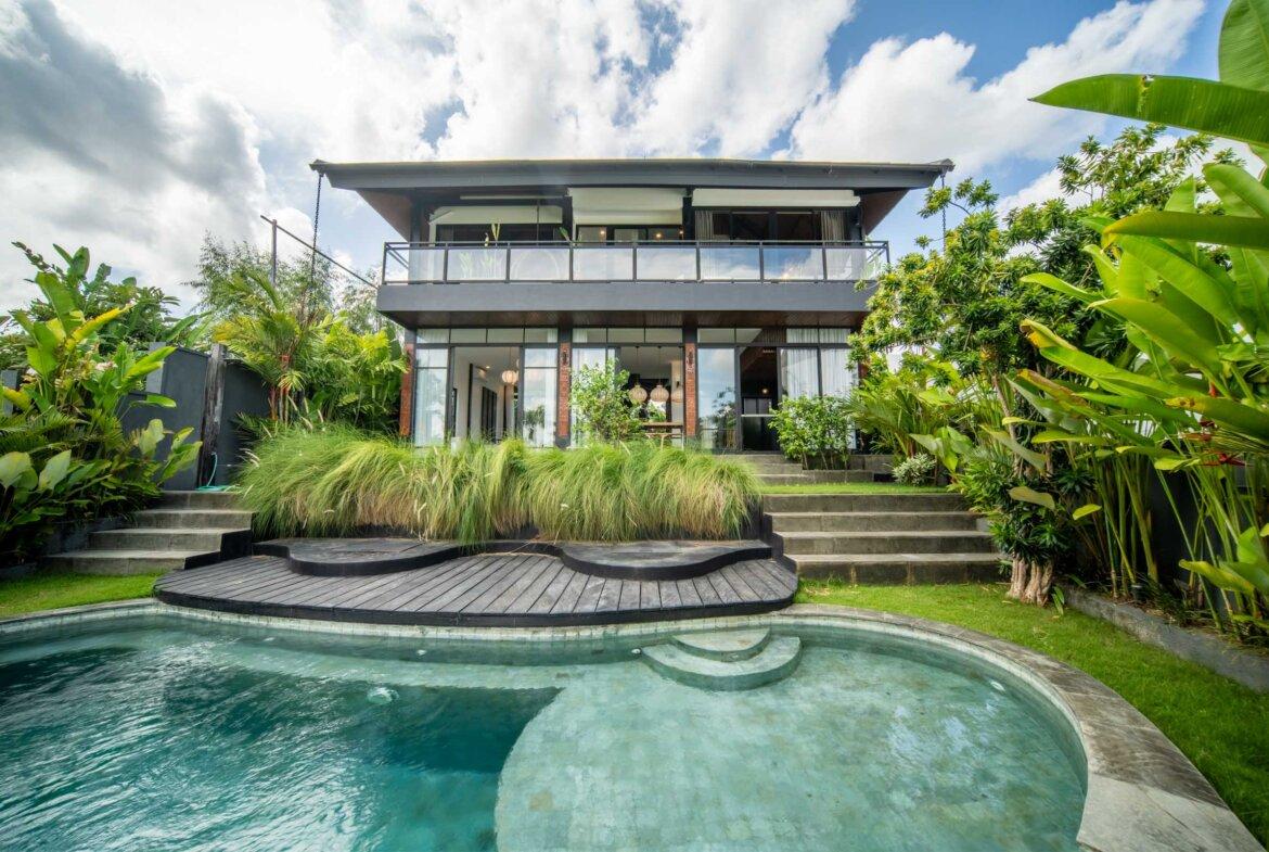 Tropicko-japonská 3-spálňová vila v Tumbak Bayuh