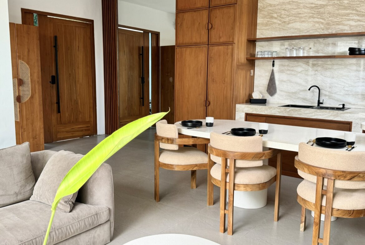 Štýlová 3-spálňová tropická vila so strešnou terasou