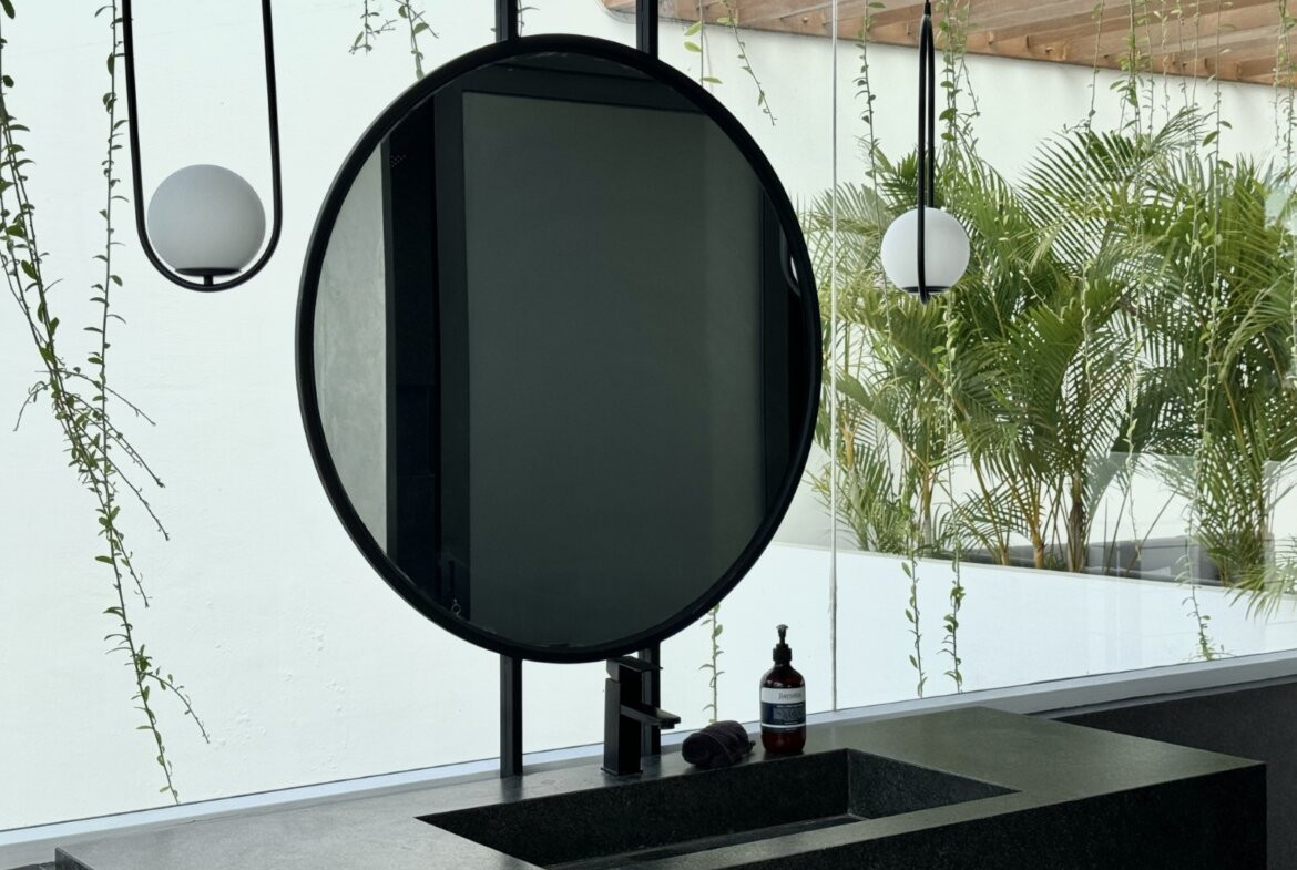 Štýlová 3-spálňová tropická vila so strešnou terasou