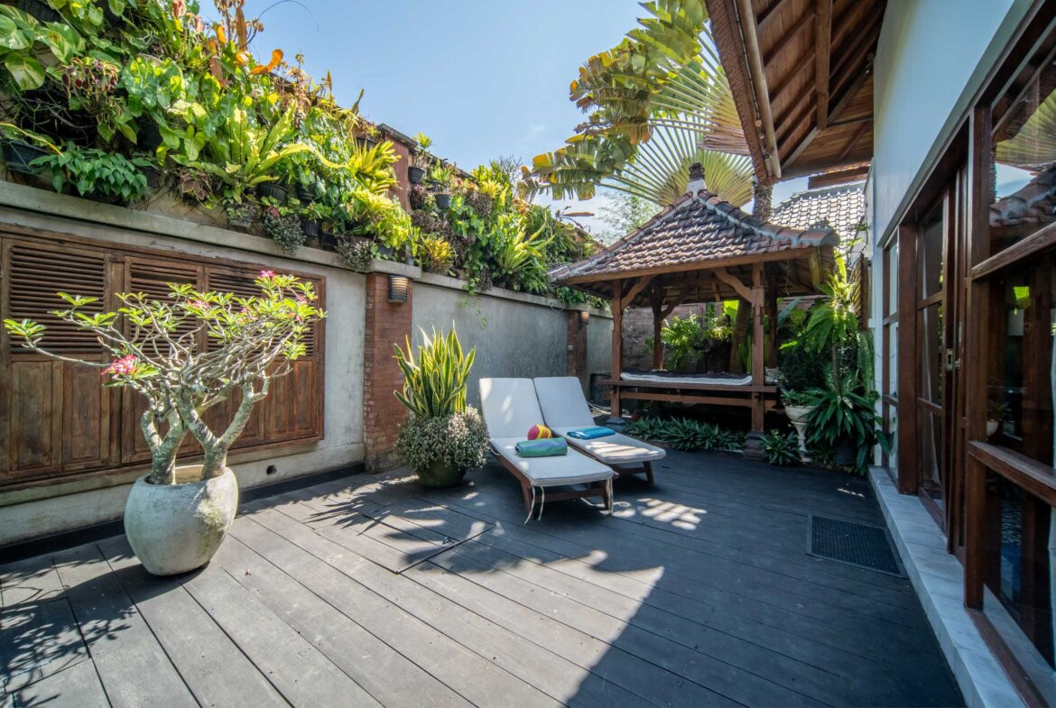 Vila s balijským nádychom a detailmi z teakového dreva