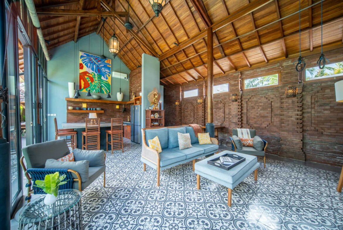 Vila s balijským nádychom a detailmi z teakového dreva