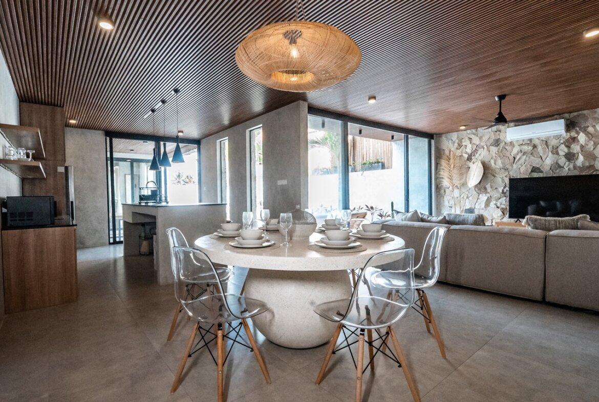 Tropická trojspálňová vila s výhľadom na ryžové polia v Ubud