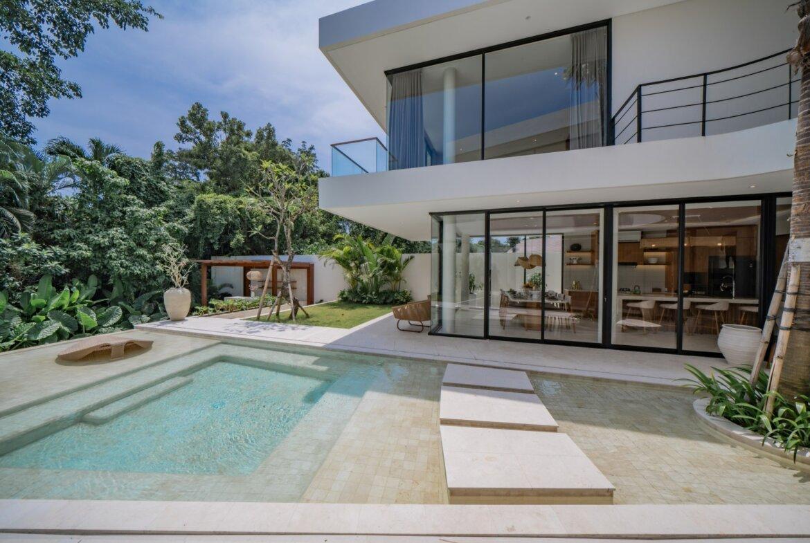 Štvorizbová moderná vila s kinom v Umalas