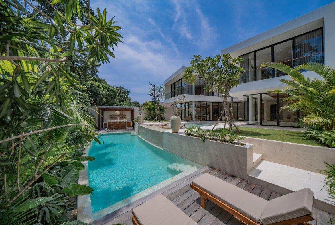 Štvorizbová moderná vila s kinom v Umalas