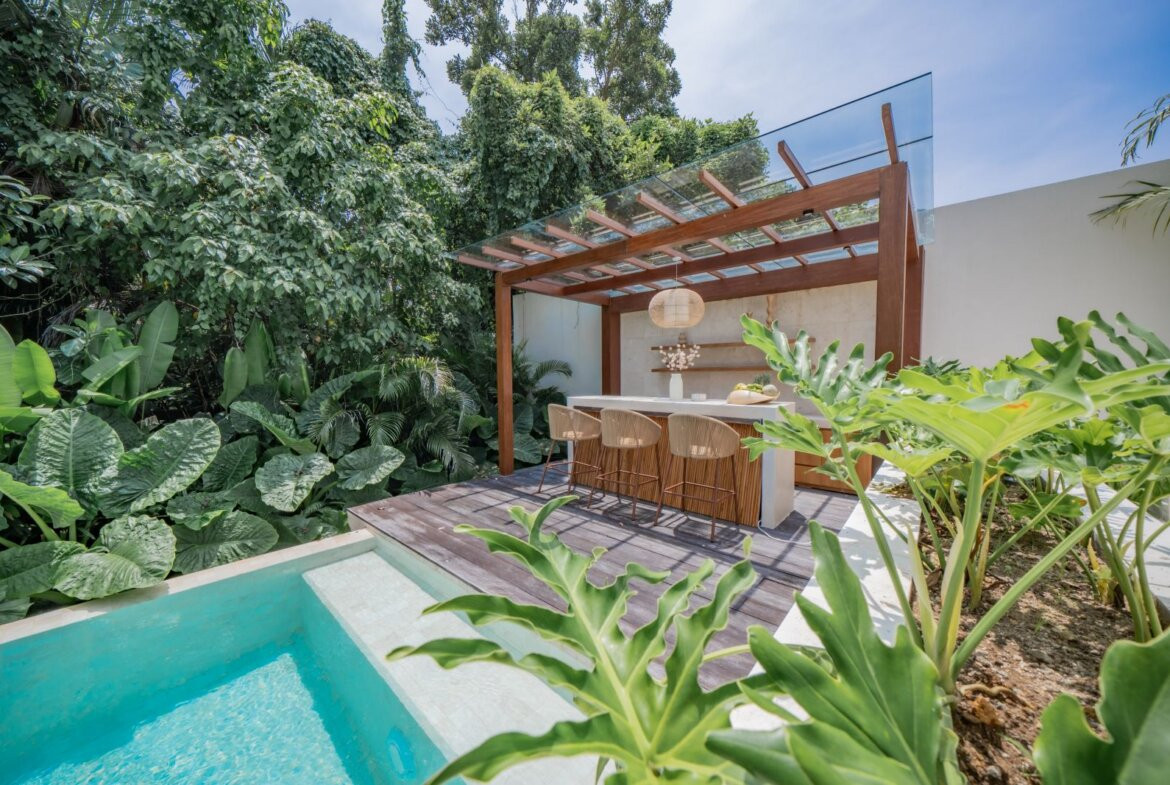 Štvorizbová moderná vila s kinom v Umalas