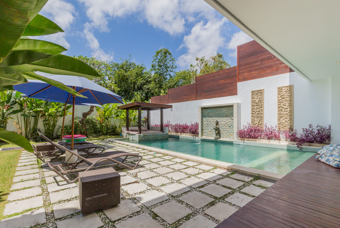 Moderná minimalistická 3-spálňová vila v Seminyak