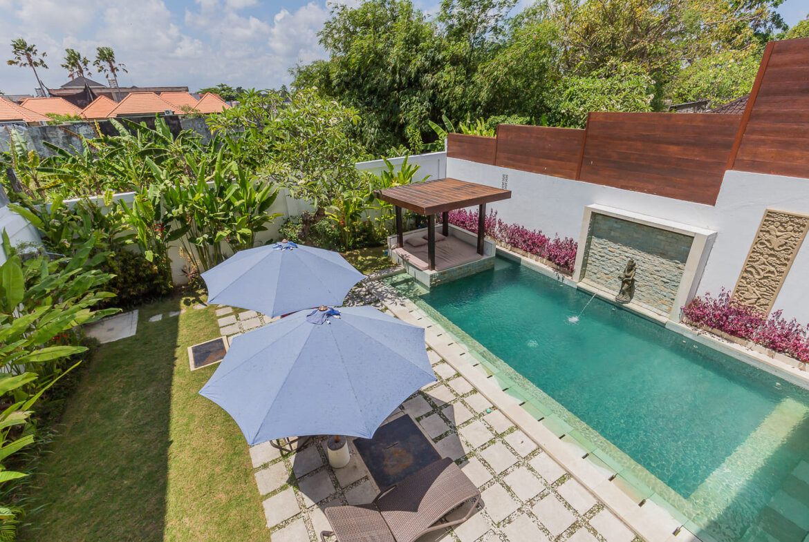 Moderná minimalistická 3-spálňová vila v Seminyak