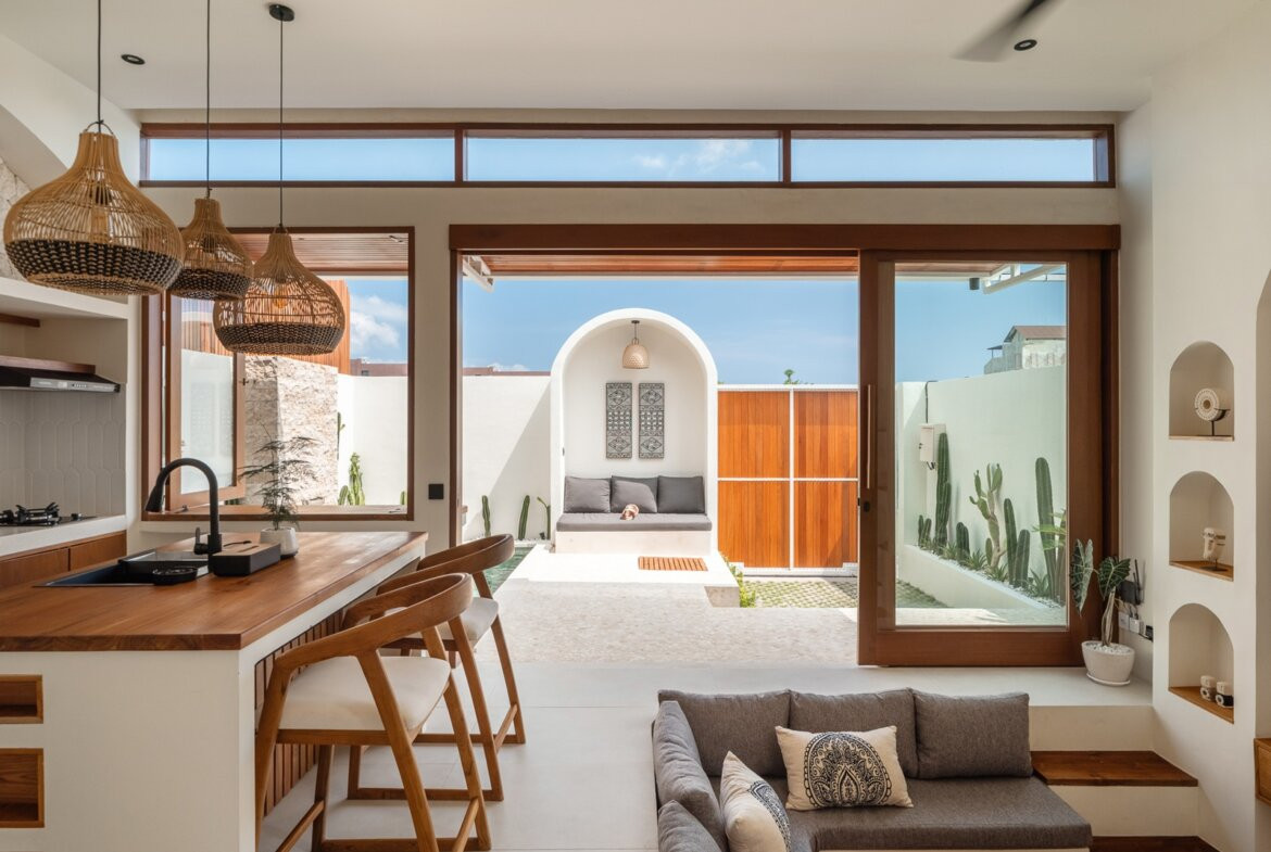 Moderná tropická jednoizbová vila blízko pláže v Cemagi