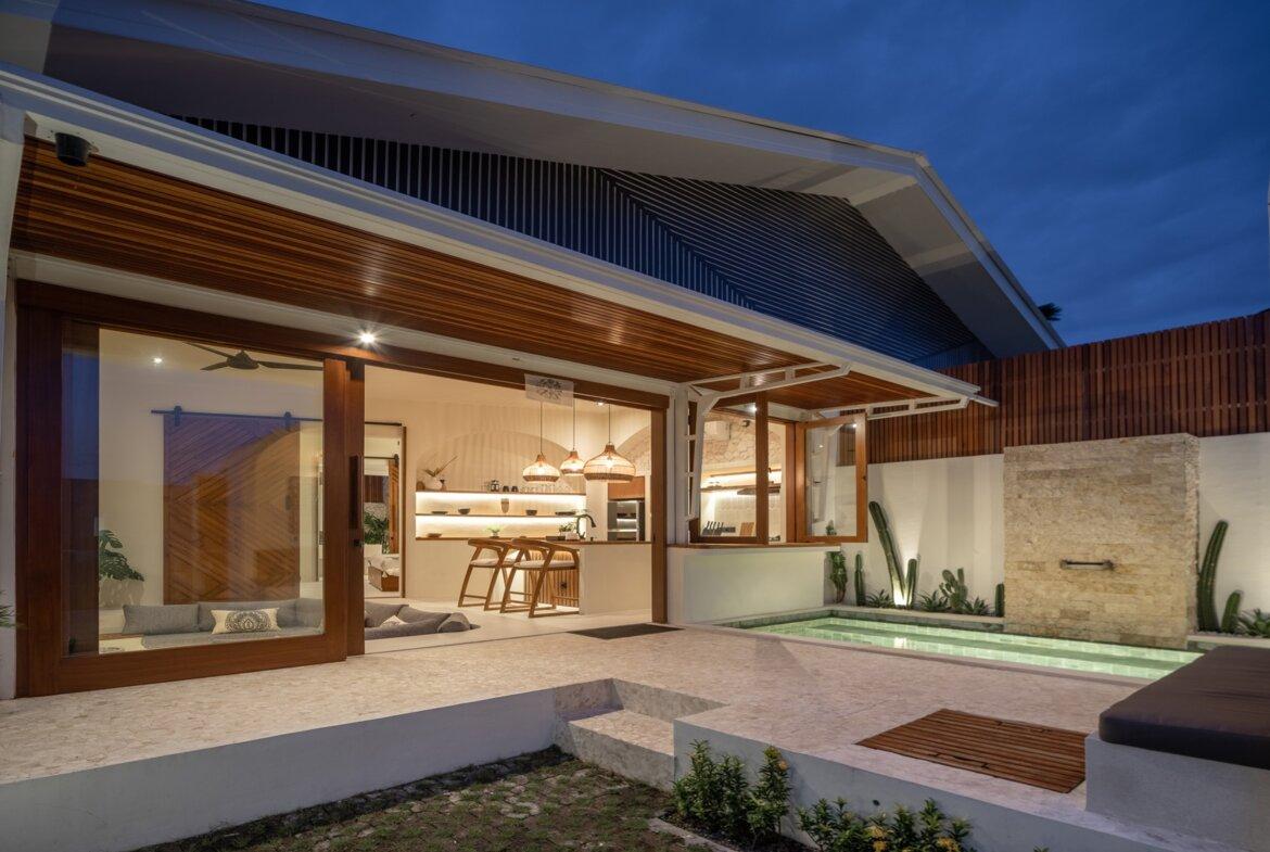 Moderná tropická jednoizbová vila blízko pláže v Cemagi