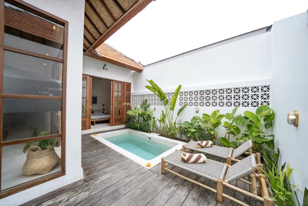 Útulná minimalistická 1-izbová vila na pláži v Kedungu