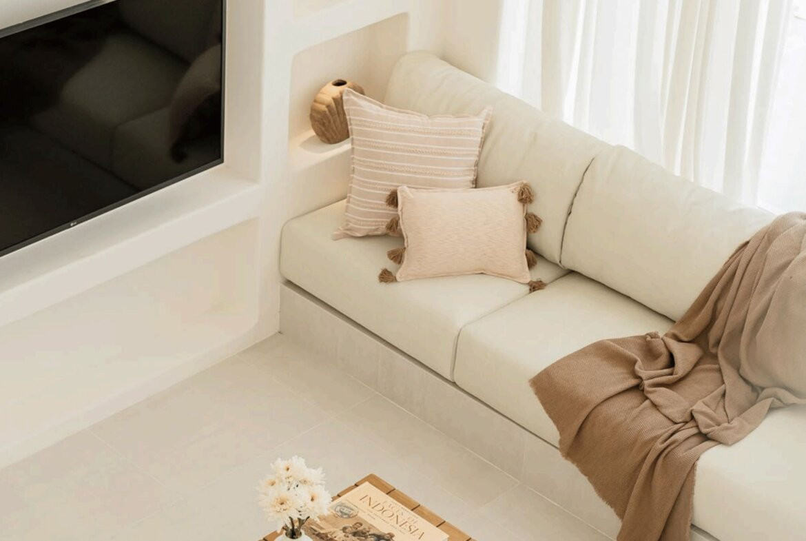 Moderná biela vila s 3 spálňami v centrálnej časti Uluwatu