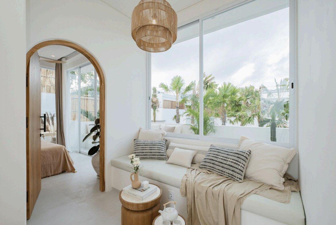 Moderná biela vila s 3 spálňami v centrálnej časti Uluwatu