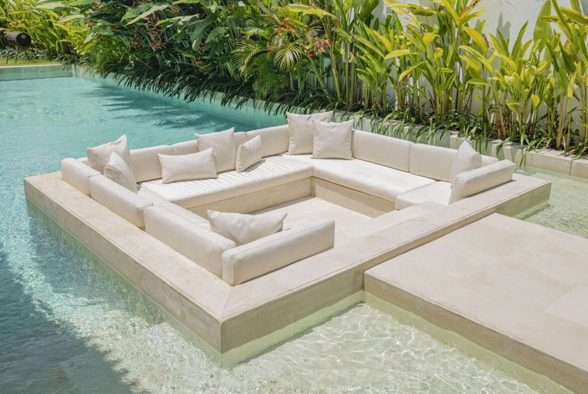 Trojspálňová vila v stredomorskom štýle v kopcoch Jimbaran