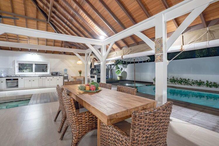 Tradičná balijská vila s tromi spálňami v Berawa