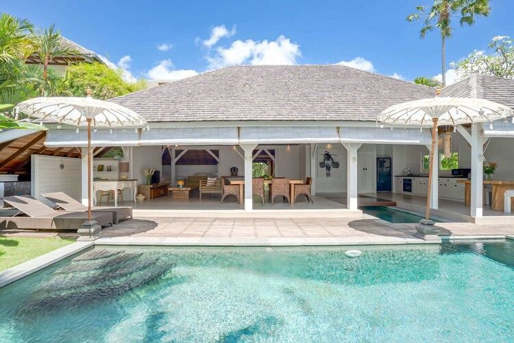 Tradičná balijská vila s tromi spálňami v Berawa