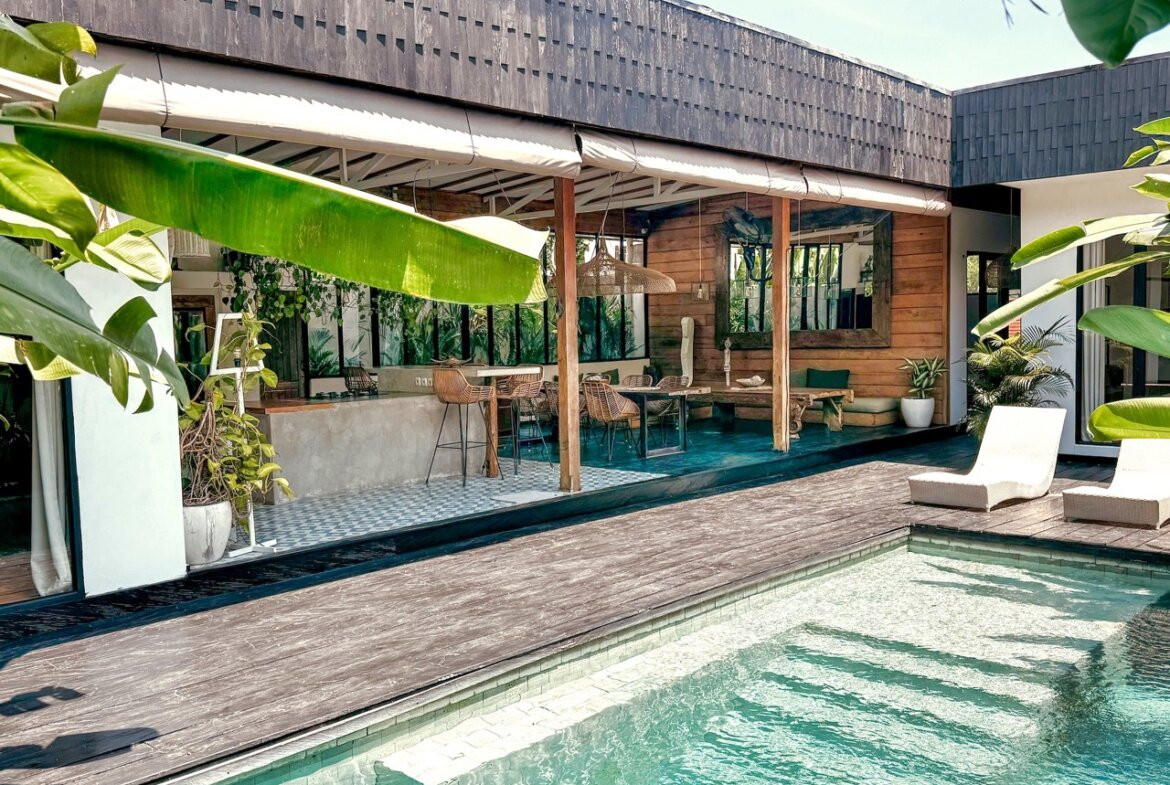 Trojspálňová vila pri pláži v Canggu