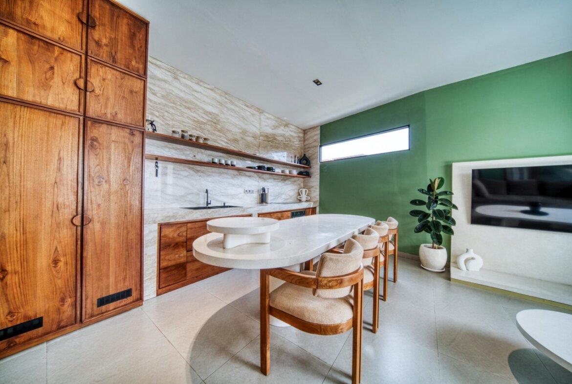 Tropická vila s 3 spálňami a strešnou terasou v Tumbak Bayuh