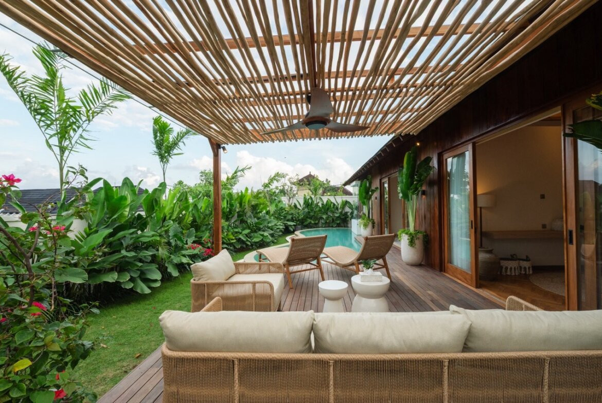 Pokojná moderná dvojspálňová vila so záhradou v Buduk