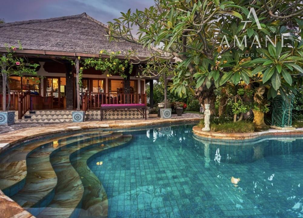 Priestranná plážová vila a bungalov na severe Bali