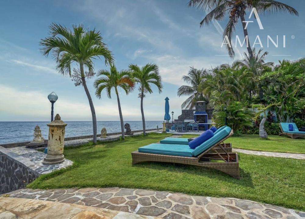 Priestranná plážová vila a bungalov na severe Bali