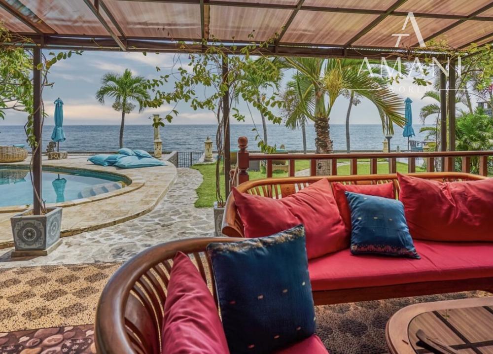 Priestranná plážová vila a bungalov na severe Bali