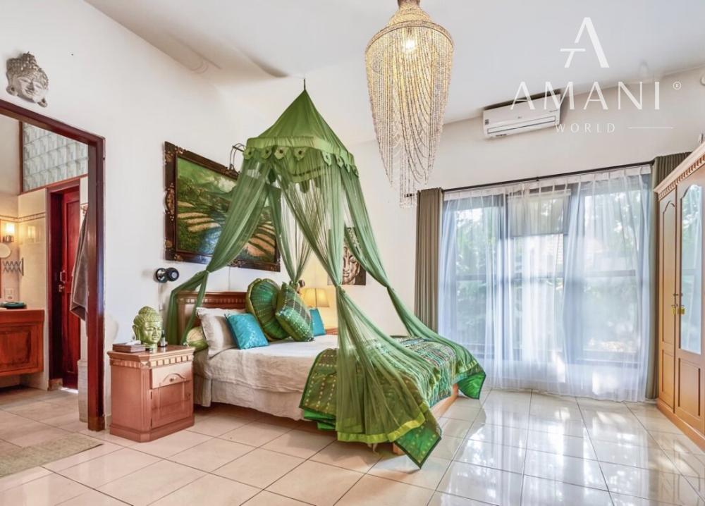 Priestranná plážová vila a bungalov na severe Bali