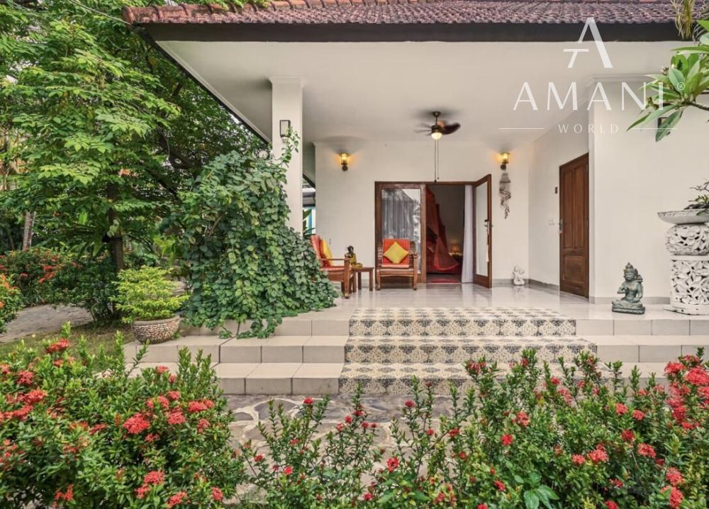 Priestranná plážová vila a bungalov na severe Bali