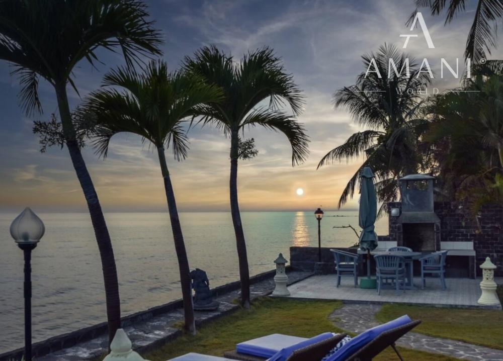 Priestranná plážová vila a bungalov na severe Bali