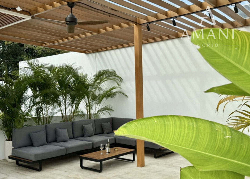 Štýlová 3-spálňová tropická vila so strešnou terasou