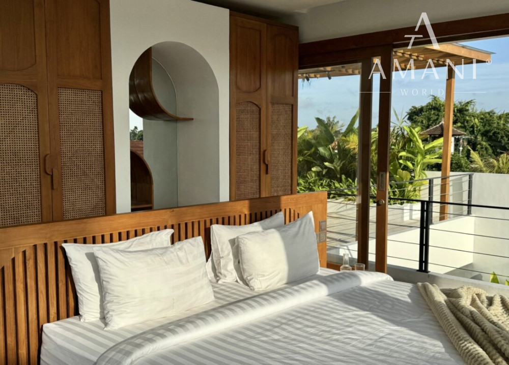 Štýlová 3-spálňová tropická vila so strešnou terasou