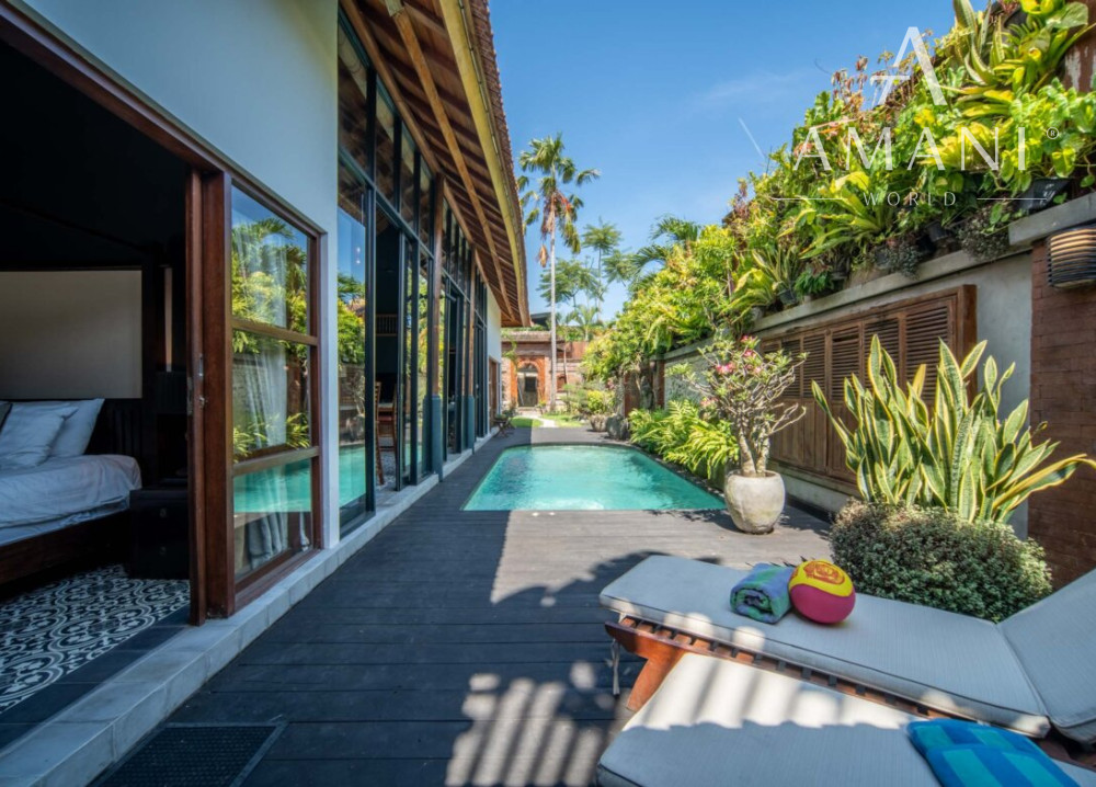 Vila s balijským nádychom a detailmi z teakového dreva