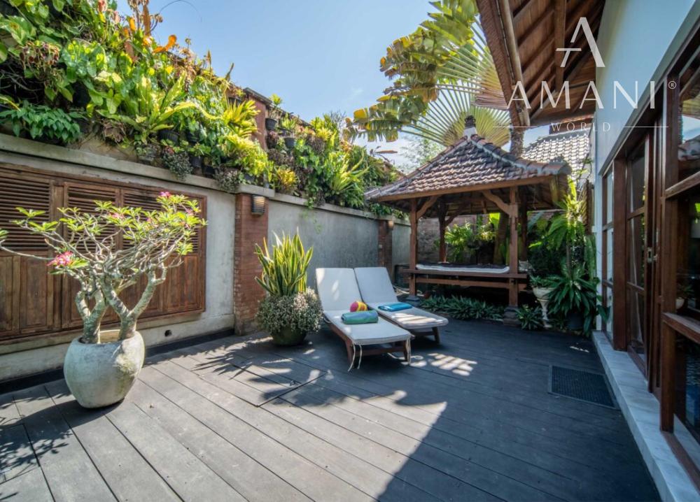 Vila s balijským nádychom a detailmi z teakového dreva