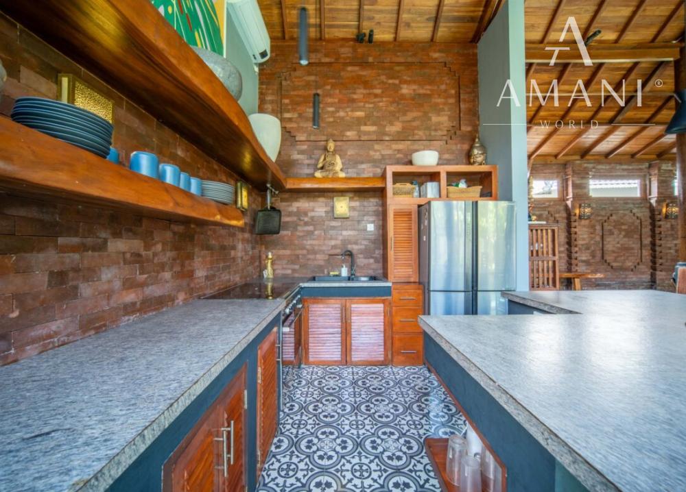 Vila s balijským nádychom a detailmi z teakového dreva