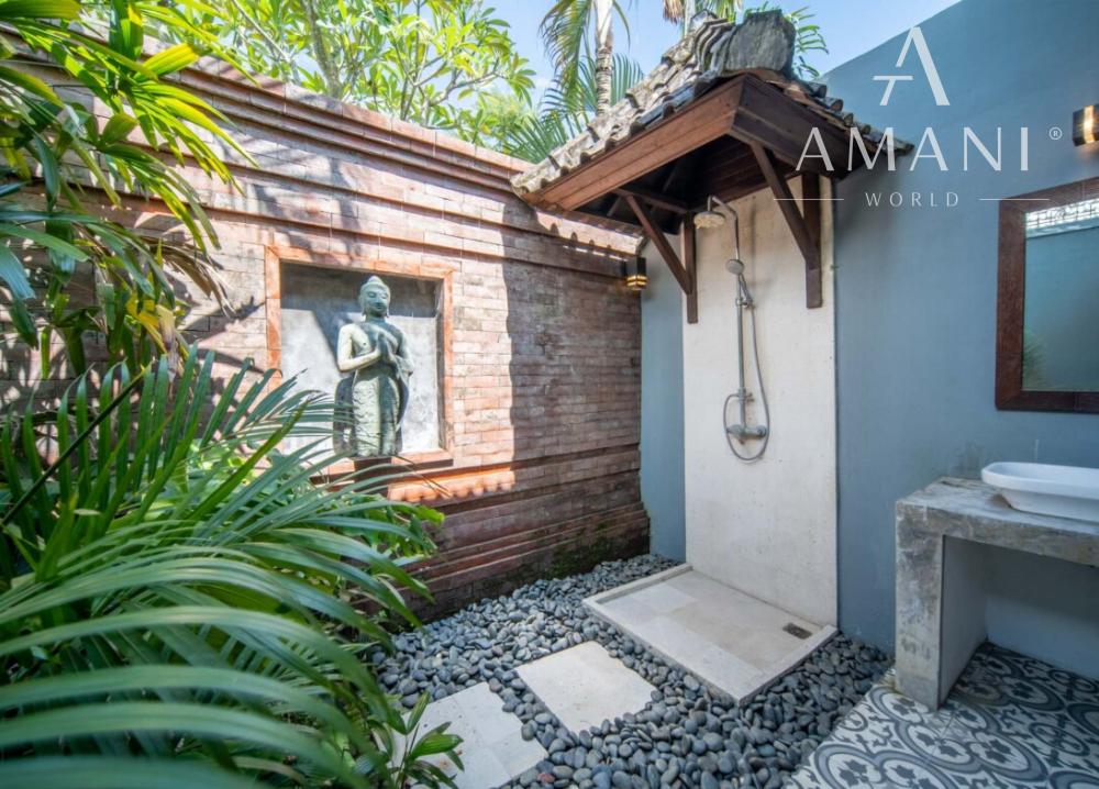 Vila s balijským nádychom a detailmi z teakového dreva