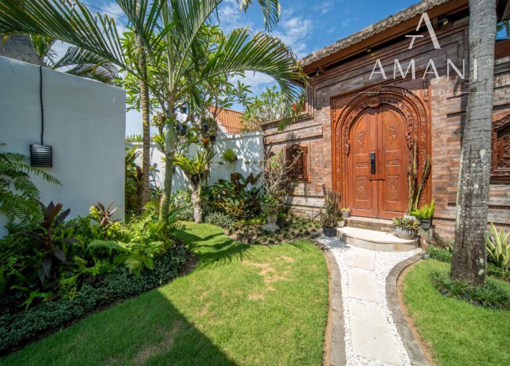 Vila s balijským nádychom a detailmi z teakového dreva