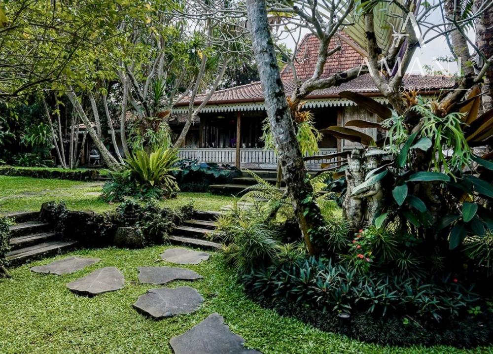 Súkromná joglo vila s komunitnými priestormi v Sayan, Ubud