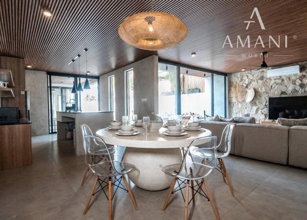 Tropická trojspálňová vila s výhľadom na ryžové polia v Ubud