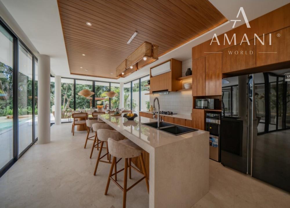 Štvorizbová moderná vila s kinom v Umalas