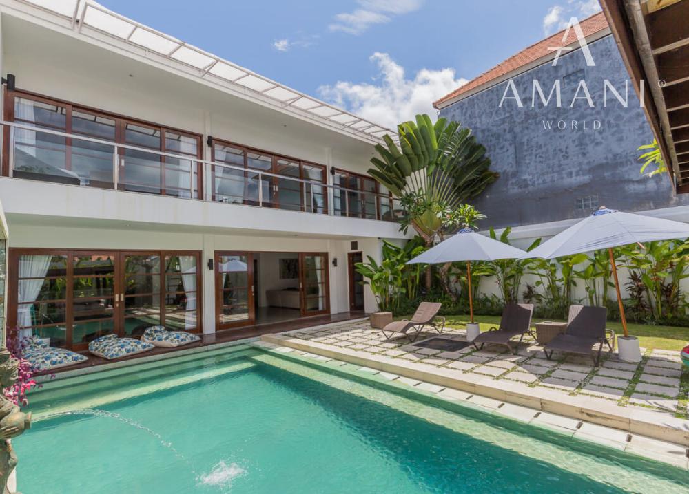 Moderná minimalistická 3-spálňová vila v Seminyak