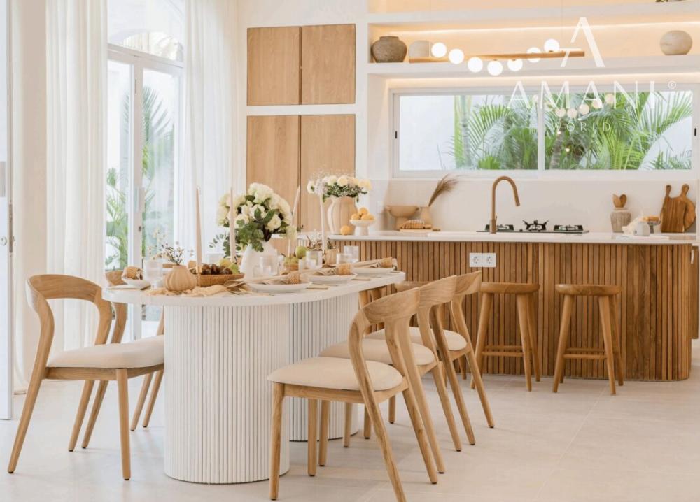 Moderná biela vila s 3 spálňami v centrálnej časti Uluwatu