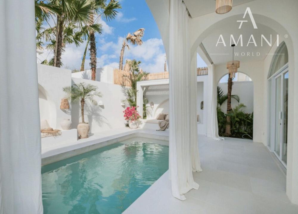 Moderná biela vila s 3 spálňami v centrálnej časti Uluwatu