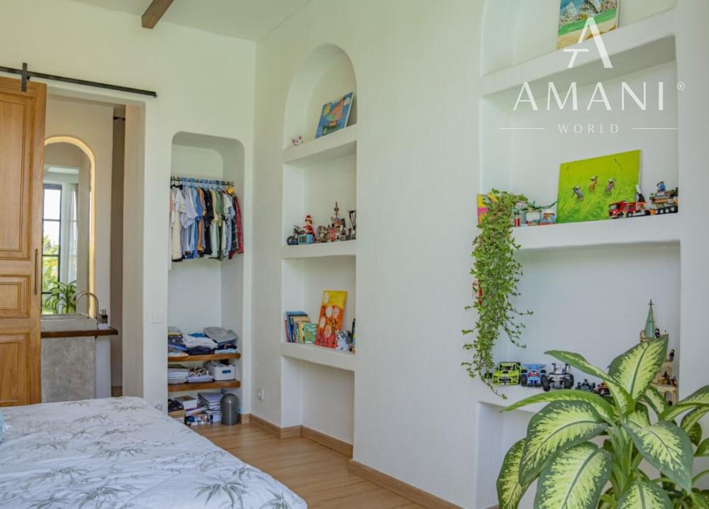 Trojspálňová vila v stredomorskom štýle v kopcoch Jimbaran