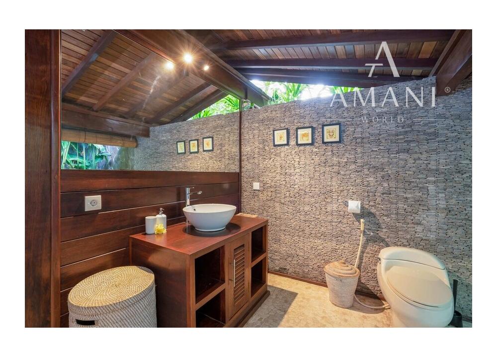 Tradičná balijská vila s tromi spálňami v Berawa