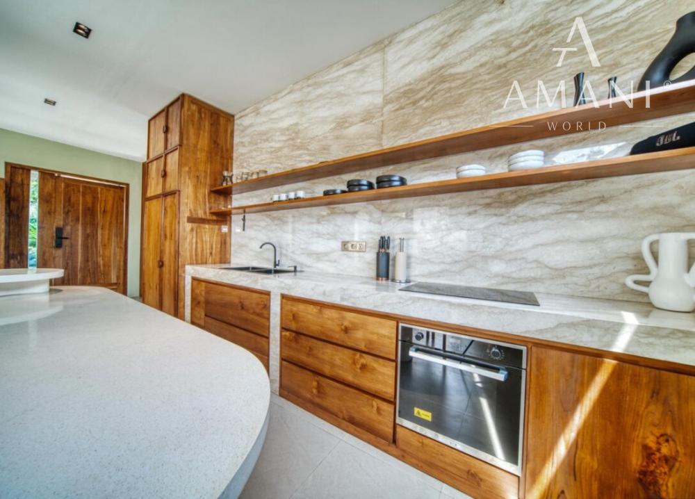 Tropická vila s 3 spálňami a strešnou terasou v Tumbak Bayuh