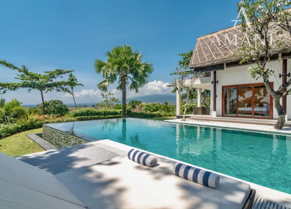 Plážová vila na útese s výhľadom na oceán v severnom Bali