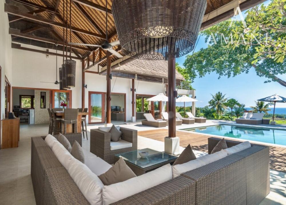 Plážová vila na útese s výhľadom na oceán v severnom Bali