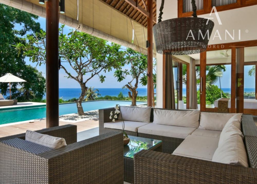 Plážová vila na útese s výhľadom na oceán v severnom Bali