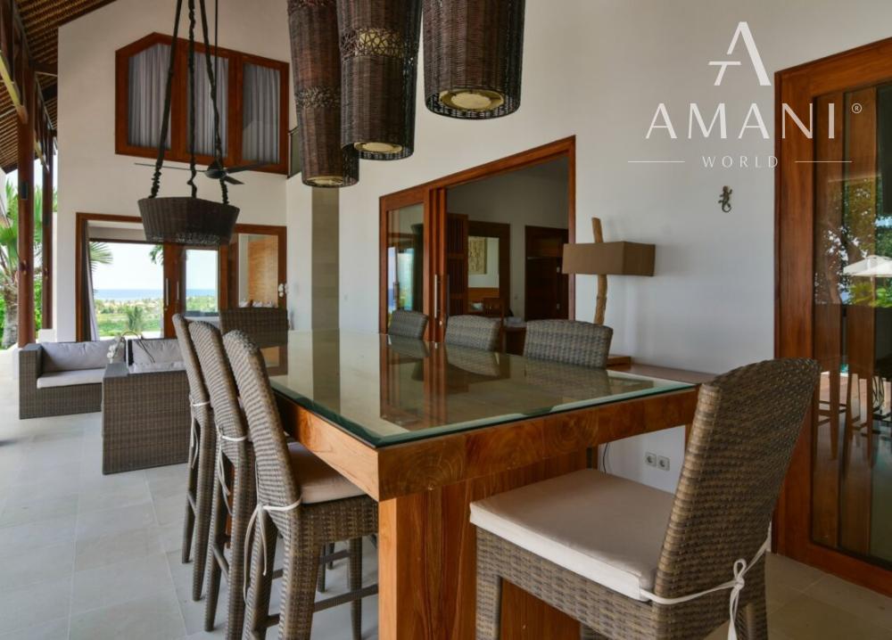 Plážová vila na útese s výhľadom na oceán v severnom Bali