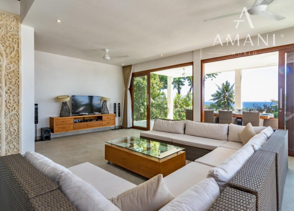 Plážová vila na útese s výhľadom na oceán v severnom Bali