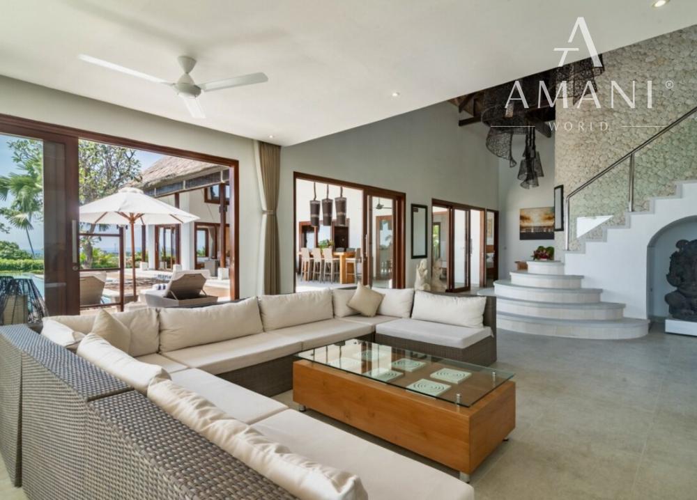 Plážová vila na útese s výhľadom na oceán v severnom Bali